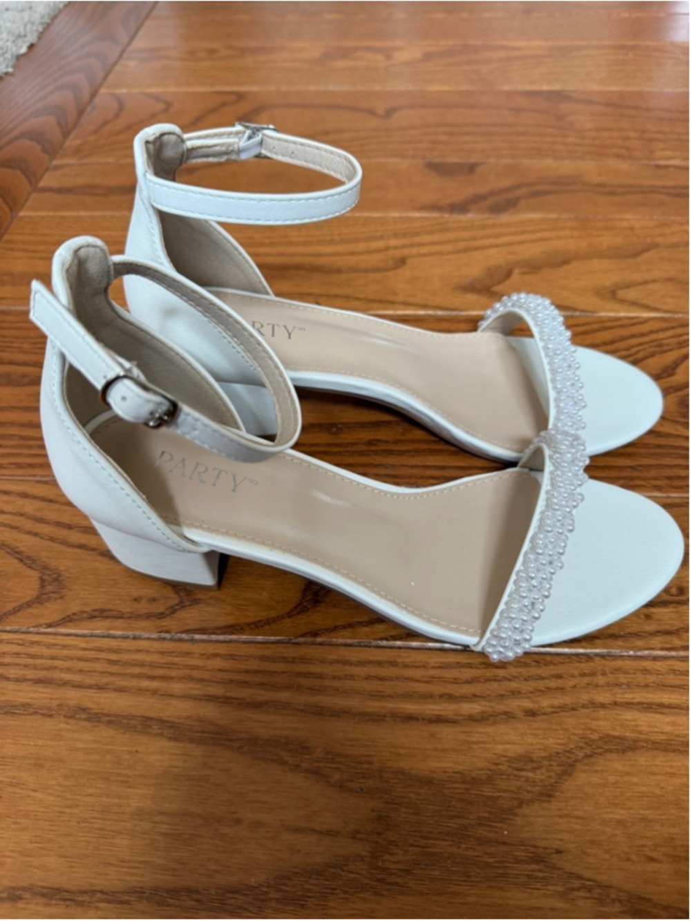 Women’s White Pearl Party Dress Shoes Size 7 EUC - Picture 3 of 5